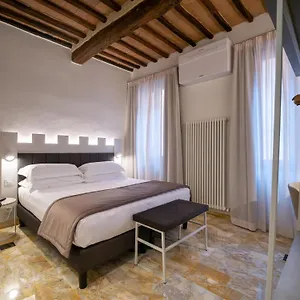 https://torre-del-fuggisole.it-tuscanyhotel.com